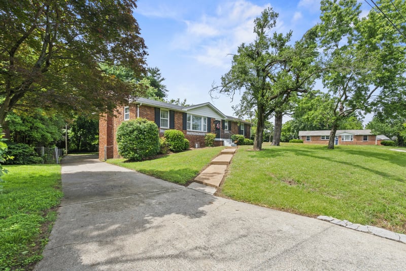 401 Glenpark Dr, Nashville, TN 37217