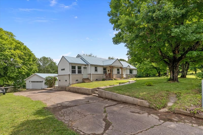 3030 Highway 49 , Charlotte, TN 37036
