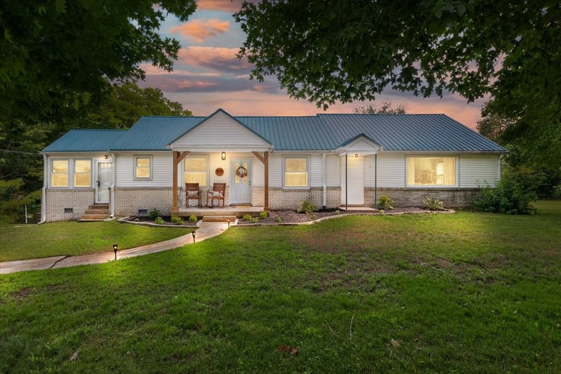 3030 Highway 49 , Charlotte, TN 37036
