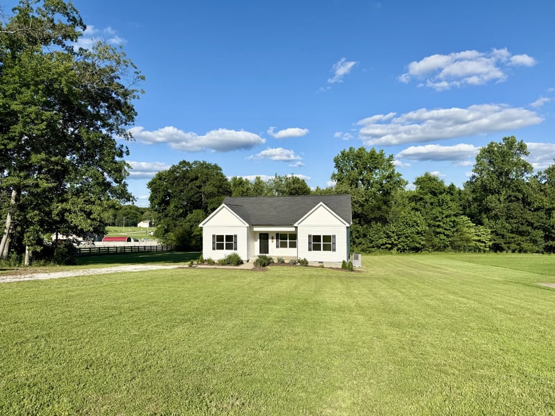 1007 Edgewood Dr, Dickson, TN 37055
