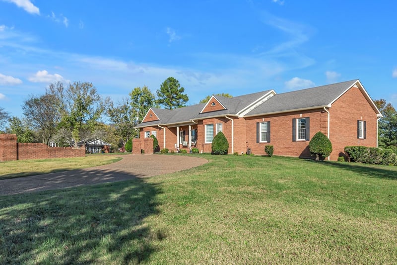 161 Graystone Dr, Gallatin, TN 37066
