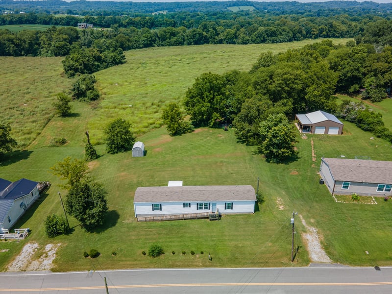 2863 N Cross Bridges Rd, Columbia, TN 38401