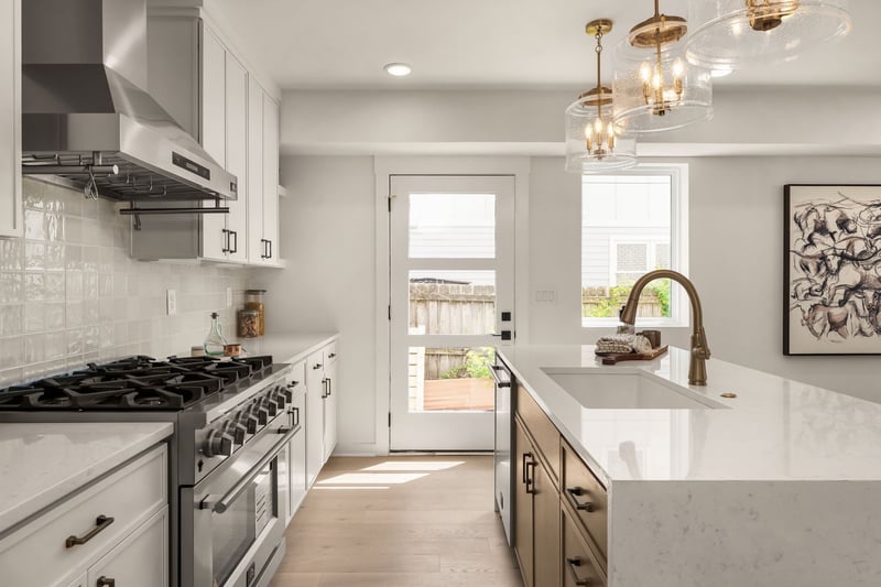 909 Cheatham Pl, Nashville, TN 37208