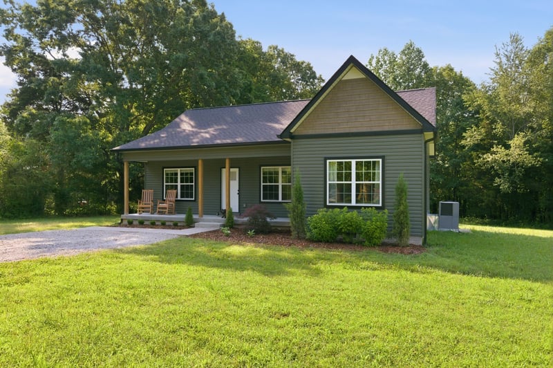 896 Hawkins Rd, White Bluff, TN 37187