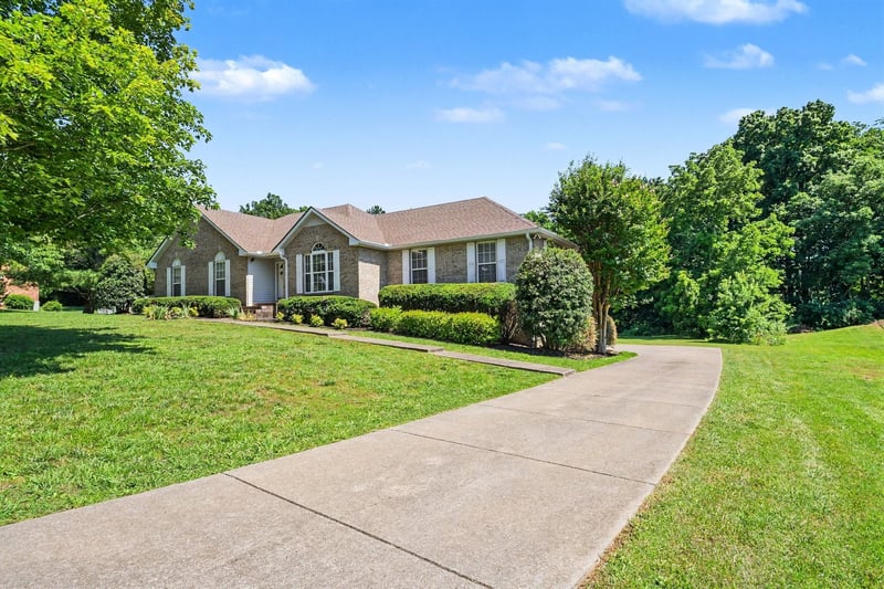1029 Nina Dr, Springfield, TN 37172