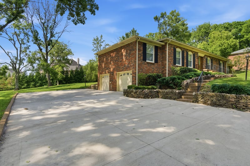 631 Forest Park Dr, Brentwood, TN 37027