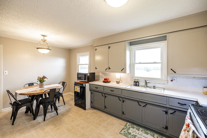 160 Blackey Bandy Rd, Bethpage, TN 37022