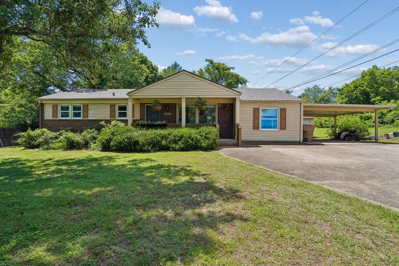 2414 Springview Dr, Nashville, TN 37214