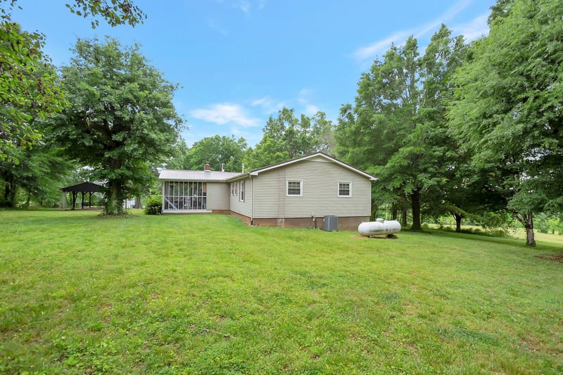 2226 Hwy 25 , Cottontown, TN 37048