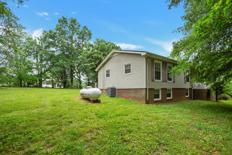 2226 Hwy 25 , Cottontown, TN 37048