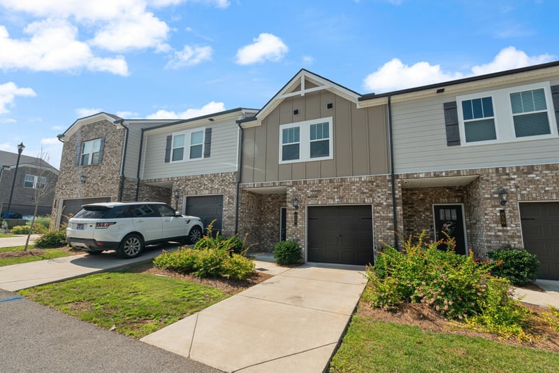 858 Longleaf Ln, Columbia, TN 38401