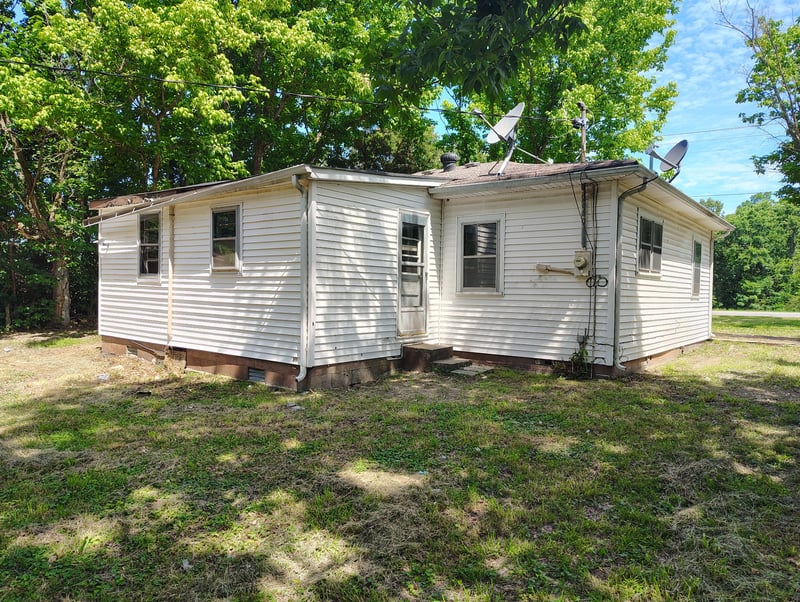 1736 Fairfield Rd, Westmoreland, TN 37186