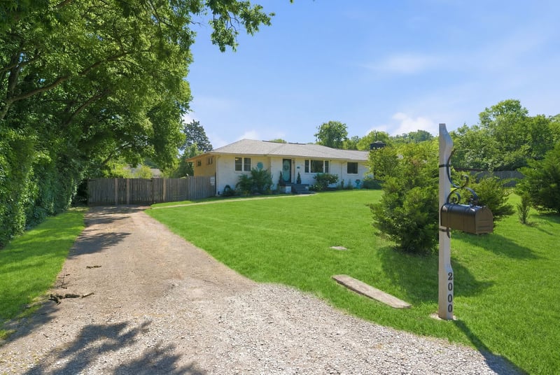 2000 Saint Joseph Dr, Nashville, TN 37218