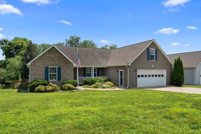 1925 Sheffield Ln, Columbia, TN 38401