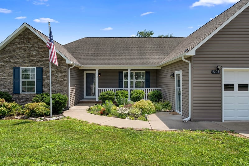 1925 Sheffield Ln, Columbia, TN 38401