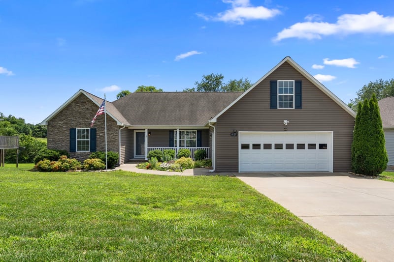 1925 Sheffield Ln, Columbia, TN 38401