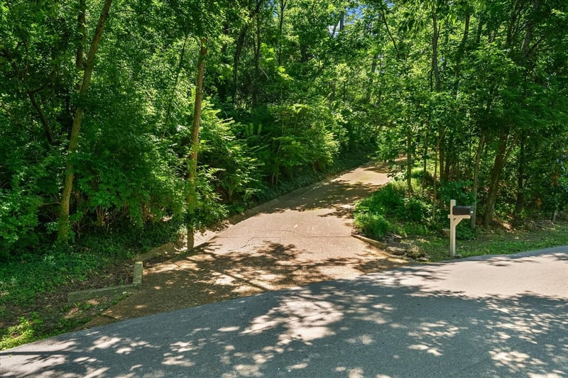 1102 Brentwood Ln, Brentwood, TN 37027