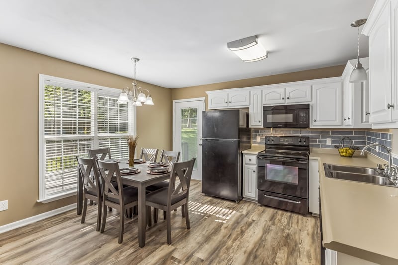 1706 Hillview Dr, Columbia, TN 38401