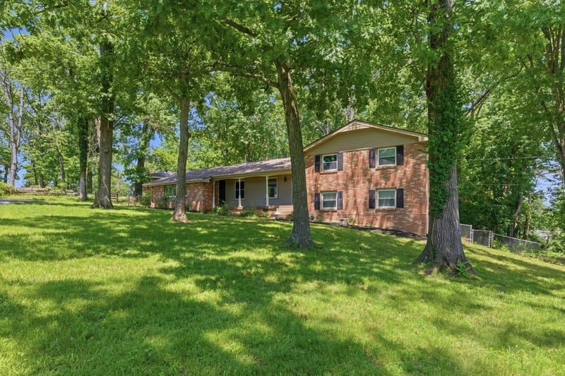 201 Holiday Dr, Madison, TN 37115