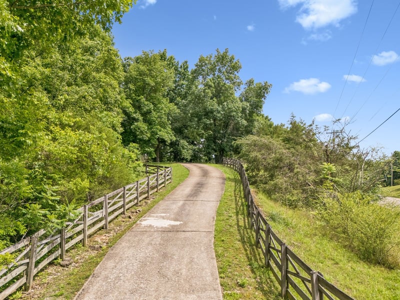1533 Iron Bridge Rd, Columbia, TN 38401