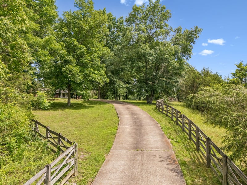 1533 Iron Bridge Rd, Columbia, TN 38401