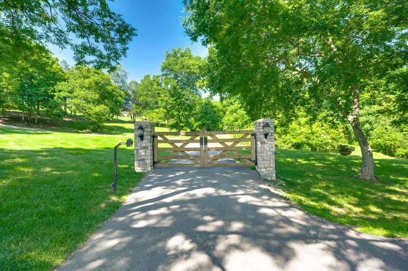 1397 Westfield Rd, Dickson, TN 37055