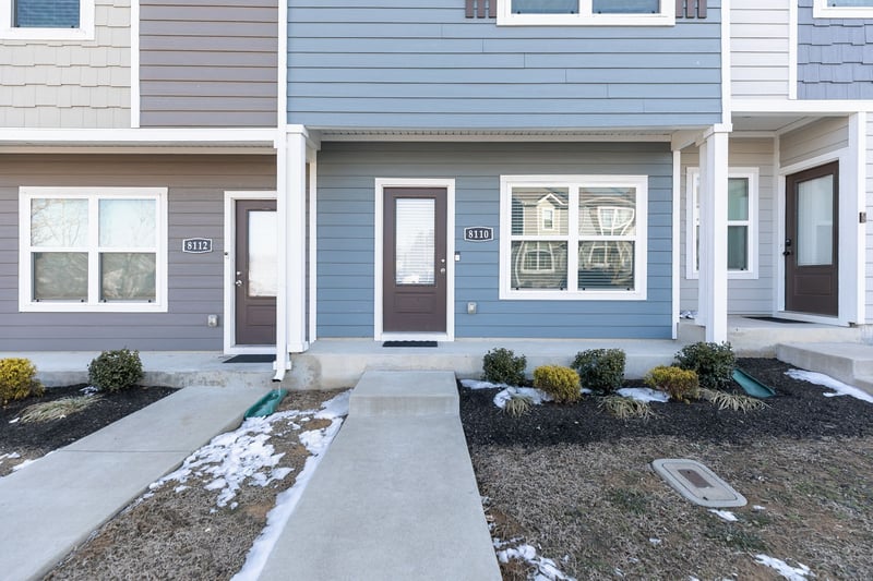8110 Logan Dr, La Vergne, TN 37086
