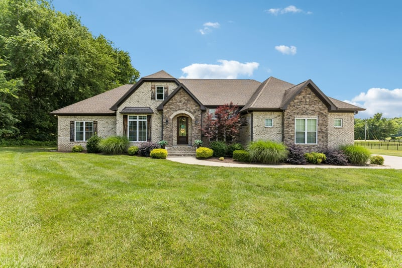 3926 Amanda Beth Ct, Columbia, TN 38401