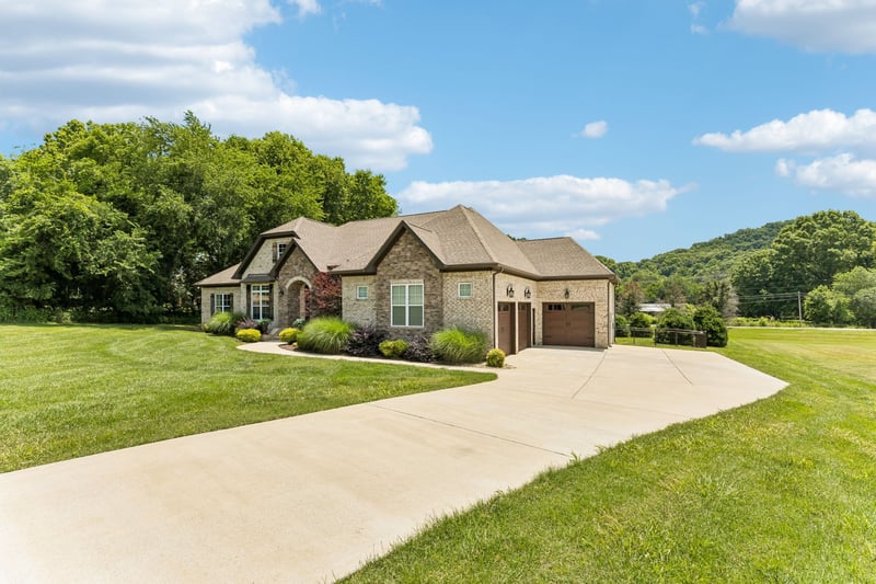 3926 Amanda Beth Ct, Columbia, TN 38401