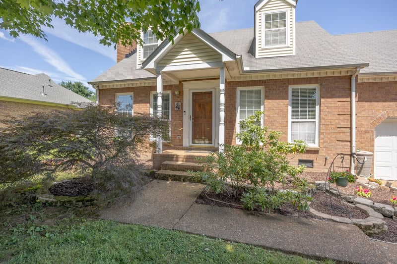 2858 Iroquois Dr, Thompsons Station, TN 37179