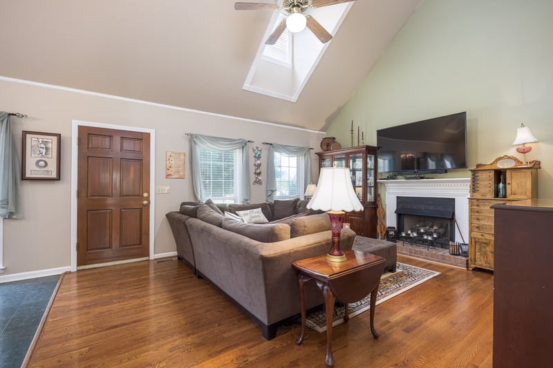 2858 Iroquois Dr, Thompsons Station, TN 37179