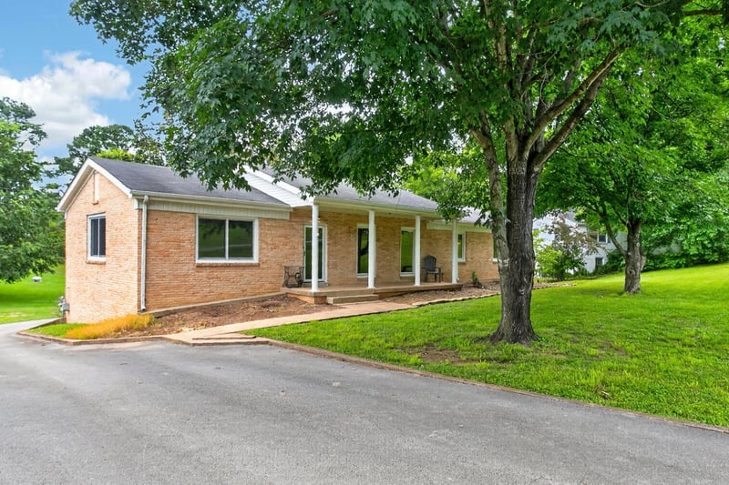 921 Azalea Dr, Columbia, TN 38401