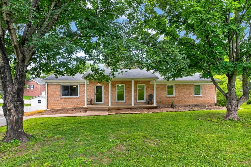 921 Azalea Dr, Columbia, TN 38401