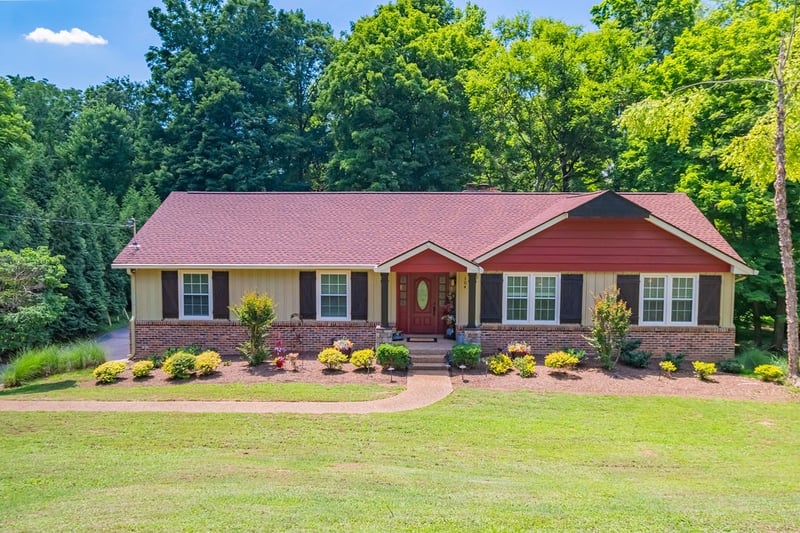 104 Trout Valley Dr, Hendersonville, TN 37075