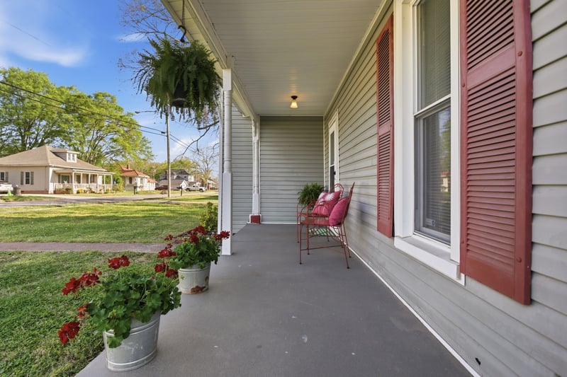 102 South Locust St, Mount Pleasant, TN 38474