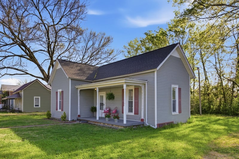 102 South Locust St, Mount Pleasant, TN 38474