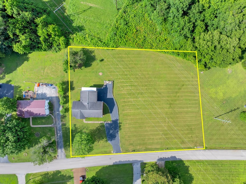 308 Lake Dr, Columbia, TN 38401