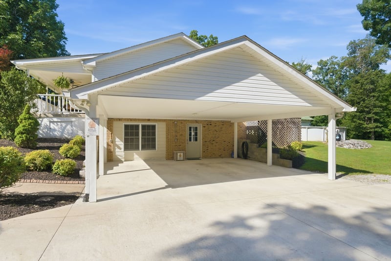 1170 Liberty Rd, Charlotte, TN 37036