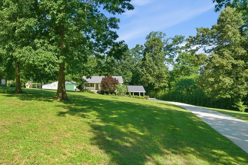 1170 Liberty Rd, Charlotte, TN 37036
