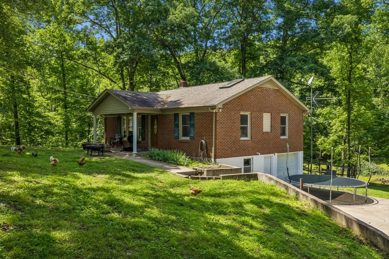 5450 Highway 49 , Vanleer, TN 37181
