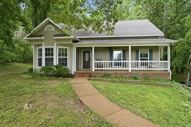 608 Beechtree Ct, Burns, TN 37029