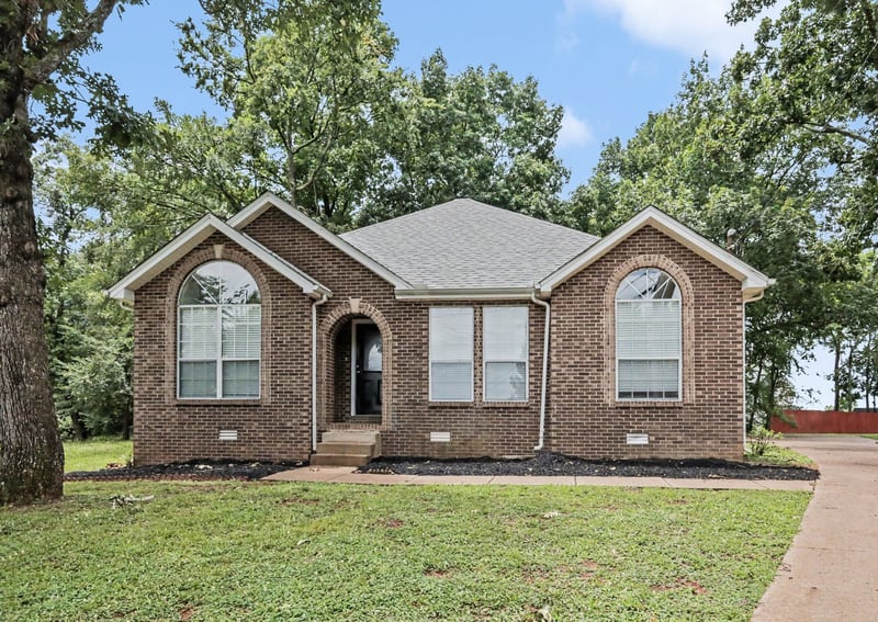 111 Cedar Bend Ct, La Vergne, TN 37086