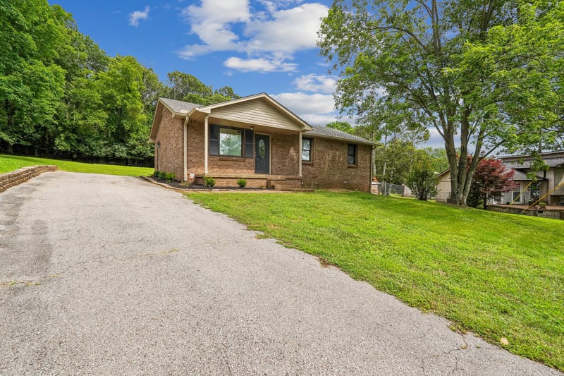 927 Oak Vale, Hermitage, TN 37076