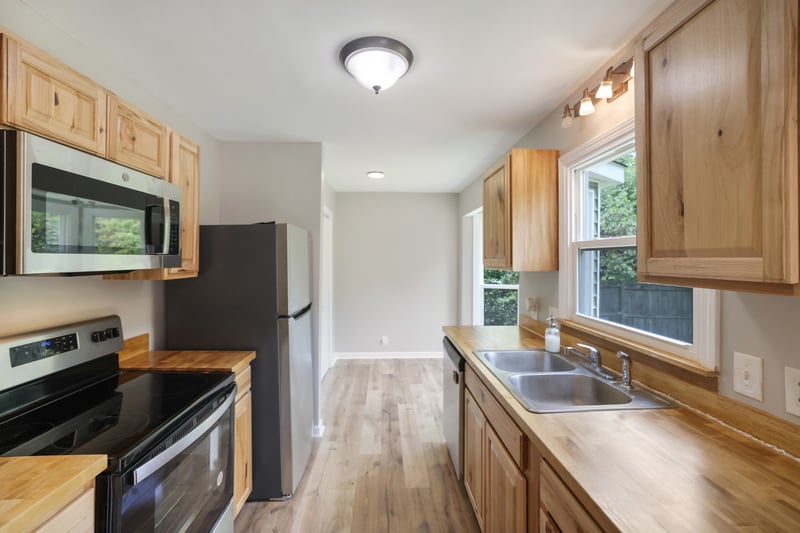 941 Harpeth Bend Dr, Nashville, TN 37221