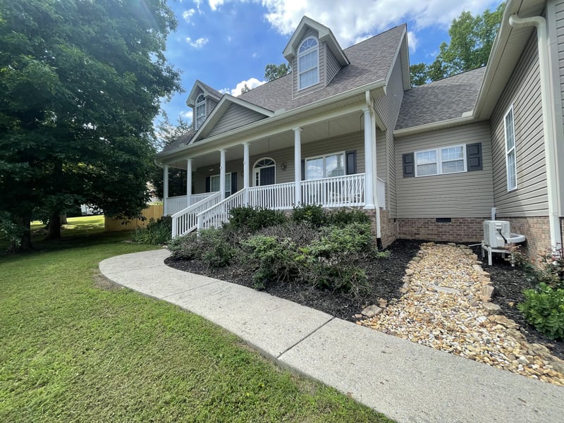 545 Red Fox Dr, Burns, TN 37029
