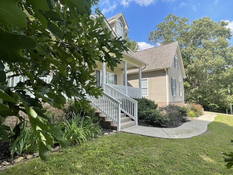 545 Red Fox Dr, Burns, TN 37029