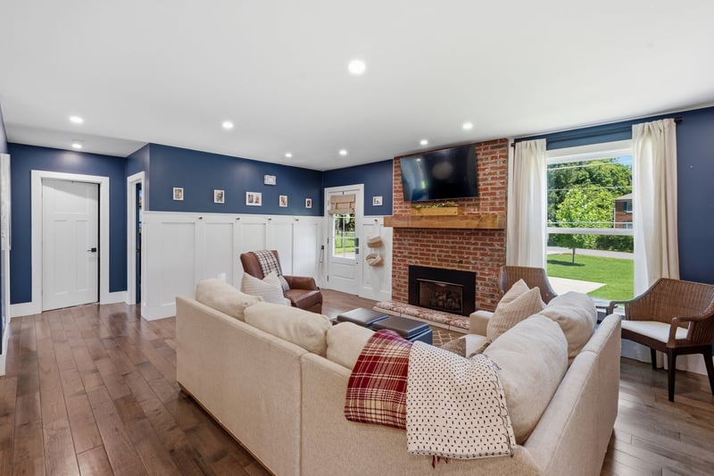 1001 Graybar Ln, Nashville, TN 37204