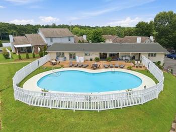 204 Village Cir, Dickson, TN 37055