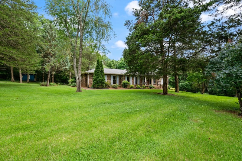 1016 Lakeview Dr, Hermitage, TN 37076