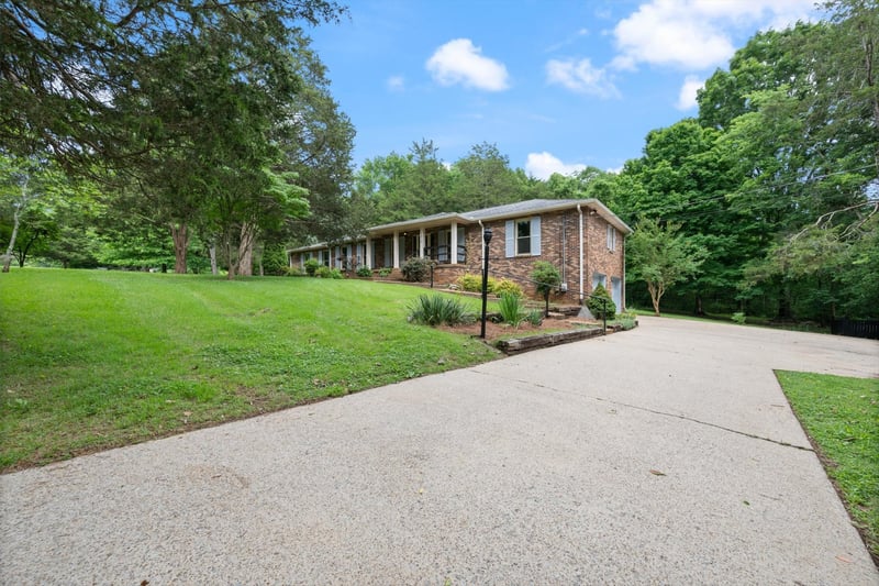 1016 Lakeview Dr, Hermitage, TN 37076